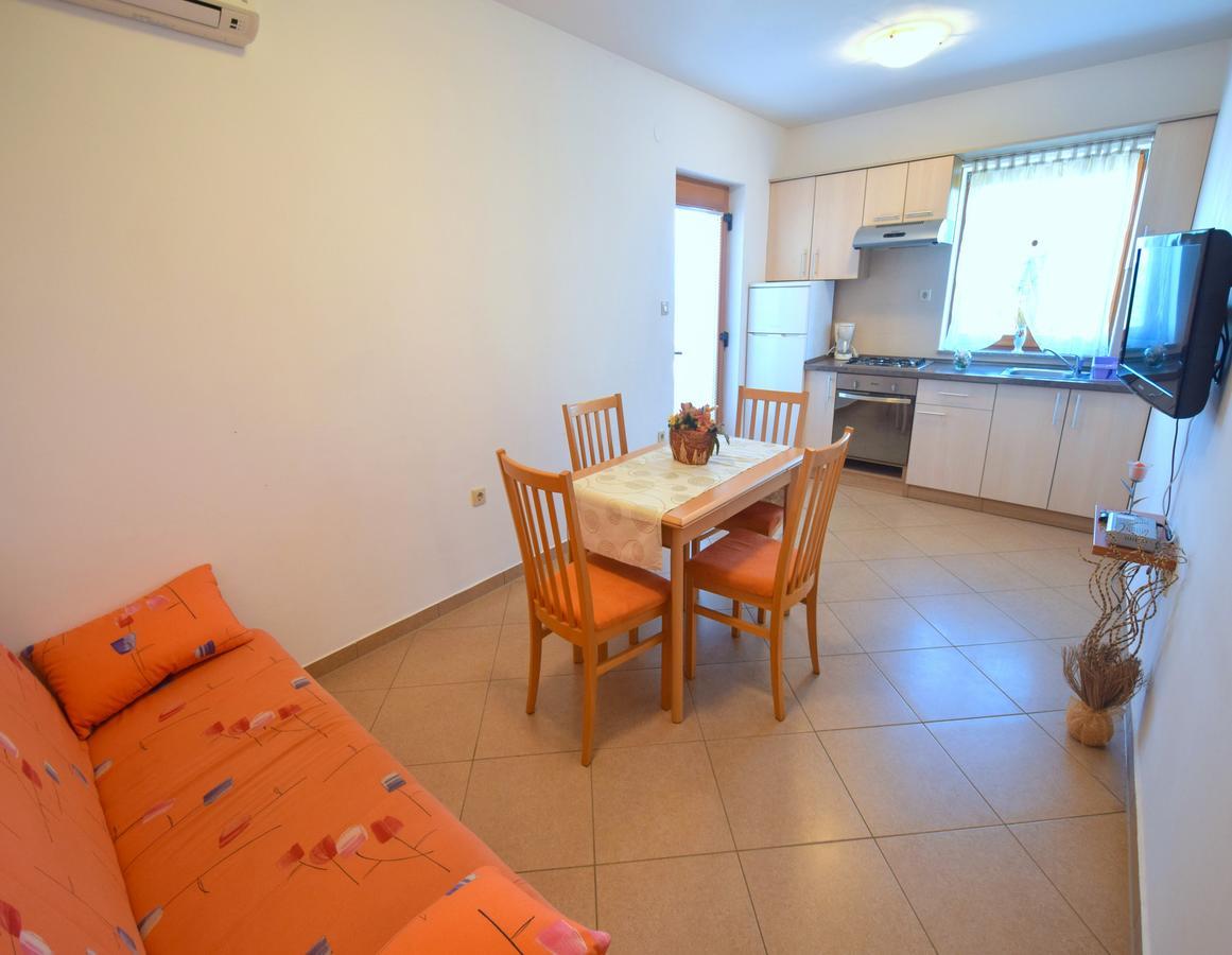 Apartments Ivanka Малинска Екстериор снимка