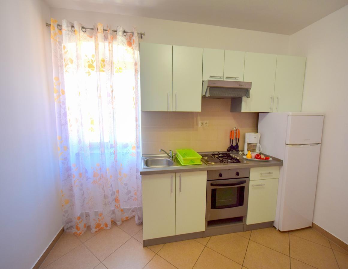 Apartments Ivanka Малинска Екстериор снимка